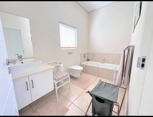 2 BEDROOM FREESTANDING TO LET IN RENISHAW HILLS